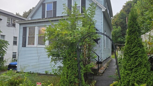 Building Photo - 248 Belmont St