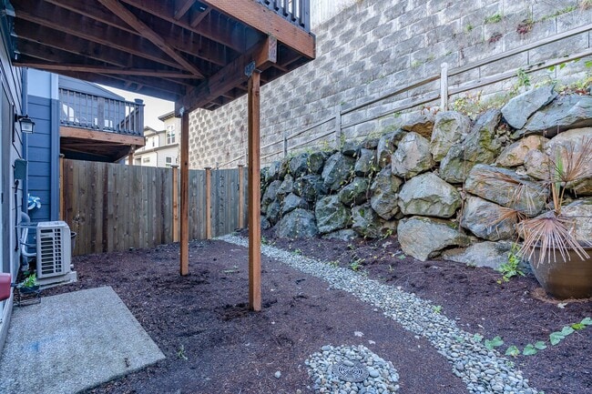 Building Photo - Newer 4 bed, 3.5 bath Townhome In Lynnwood...