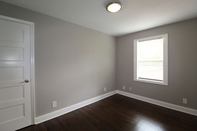 Building Photo - October FREE On This Remodeled 3 Bedroom 1...