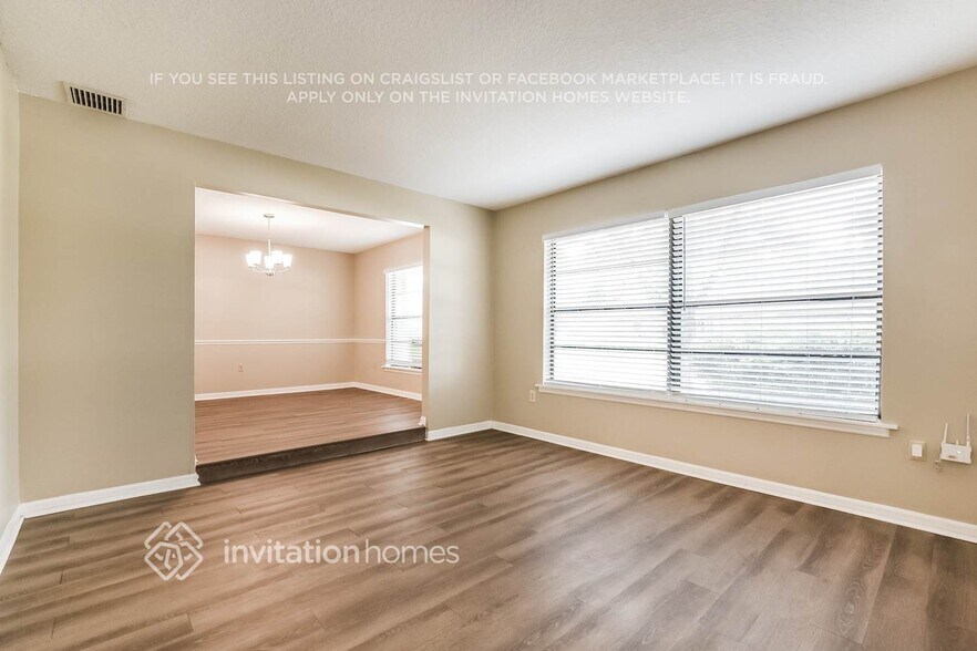 Building Photo - 537 Woodview Dr