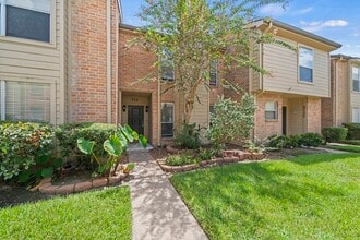 Building Photo - 925 Memorial Village Dr