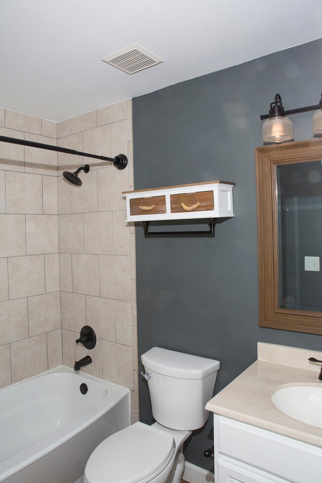 Building Photo - 1931 Tarpon Ct