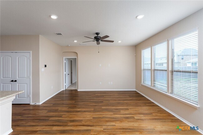 Building Photo - 1605 Henbit Ln