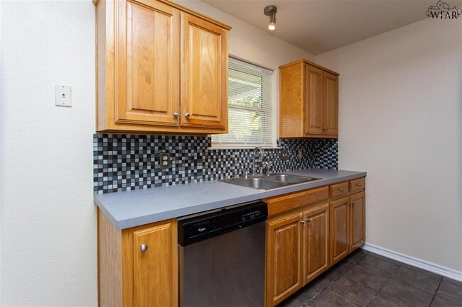 Building Photo - 1217 Sun Valley Dr