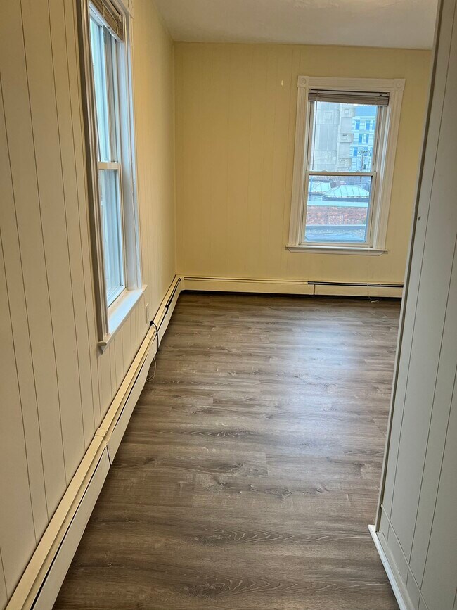 Building Photo - 224 Charles St