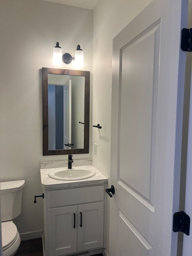 Building Photo - 3 Bed 2.5 Bath Single Family Home