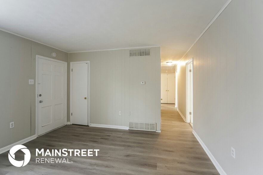 Building Photo - 2812 Lake Park Rd