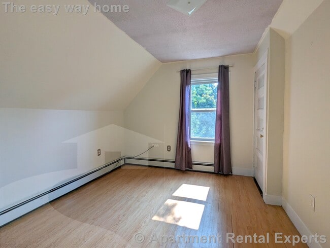 Building Photo - Davis Square 3BR - 8 Mins to T - Dishwasher