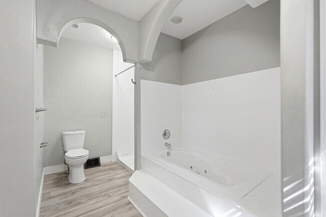 Building Photo - 582 4th St S