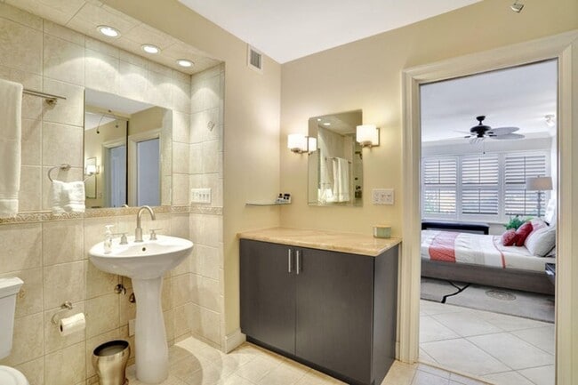 Building Photo - 3700 Galt Ocean Dr