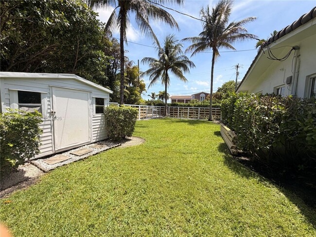 Building Photo - 11445 N Bayshore Dr