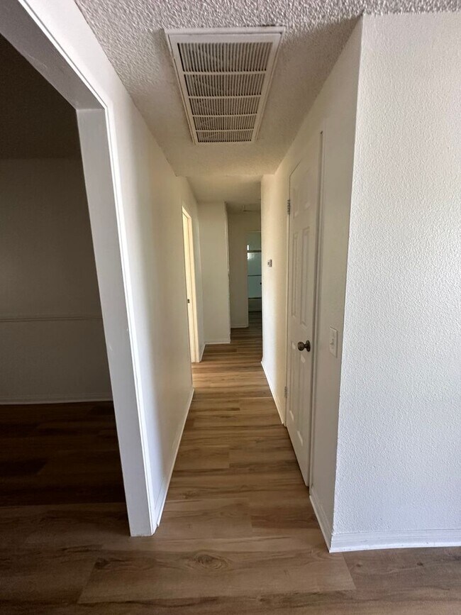 Building Photo - Newly Remodeled South Corona Family Home