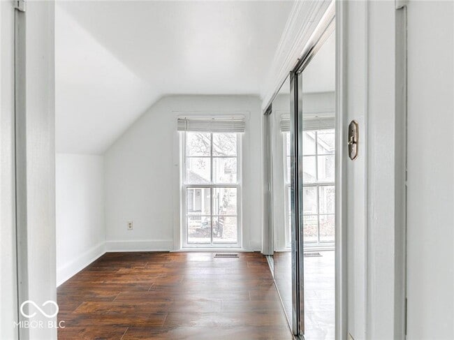 Building Photo - 321 N Park Ave