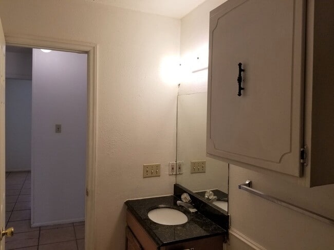 Building Photo - READY FOR MOVE-IN 410/Marbach!