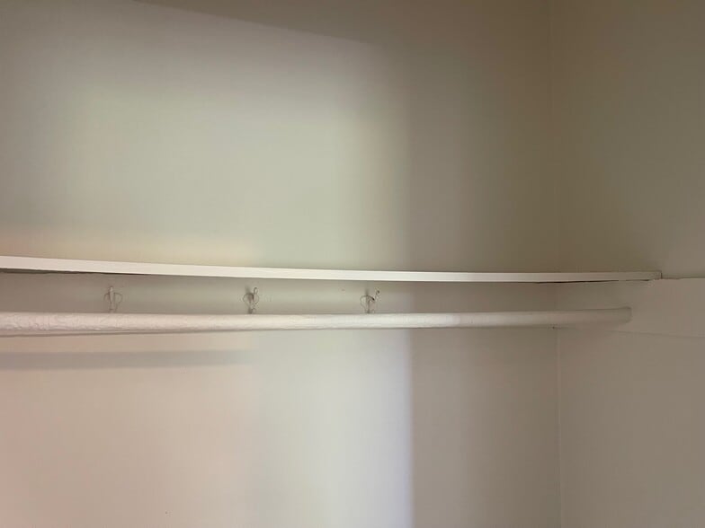 Building Photo - 3000 Kenwood Ave