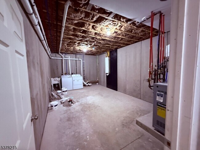Building Photo - 46 E Stewart St