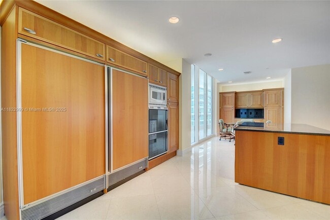 Building Photo - 20155 NE 38th Ct