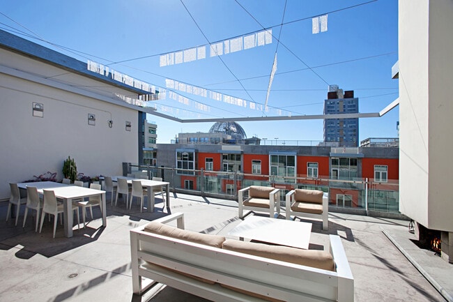 Building Photo - BRAND NEW FLOORS! Spacious 2 Bedroom 2 Bathroom at M2i in Downtown San Diego