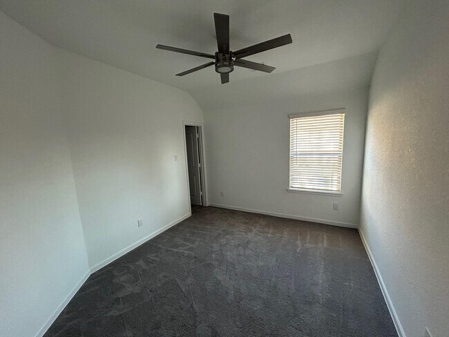 Building Photo - 975 Lars Trek Trail