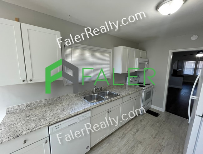 Building Photo - Spacious 2-bedroom Home w/ Detached Garage