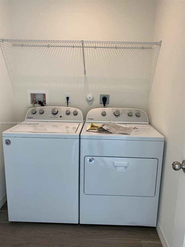 Building Photo - 2217 SW Halissee St