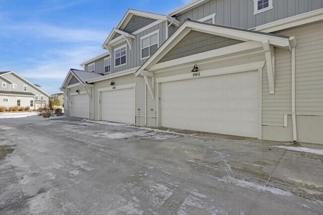 Building Photo - 2411 Trio Falls Dr