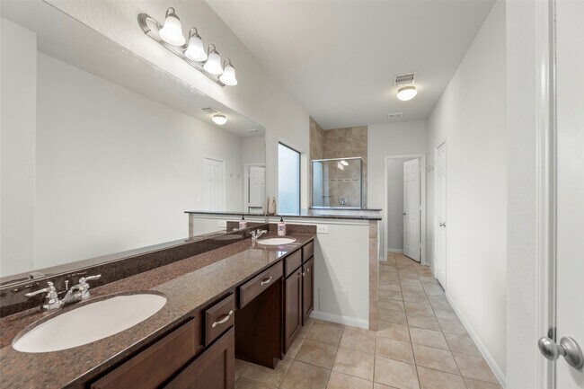 Building Photo - 5531 Drumlin Field Way