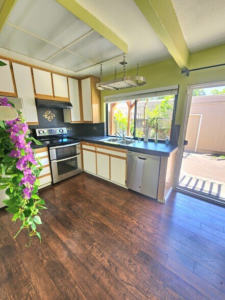 Kitchen 2 - 4634 Adobe River Ct