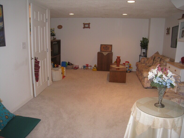 Building Photo - 5472 Baneberry Ave