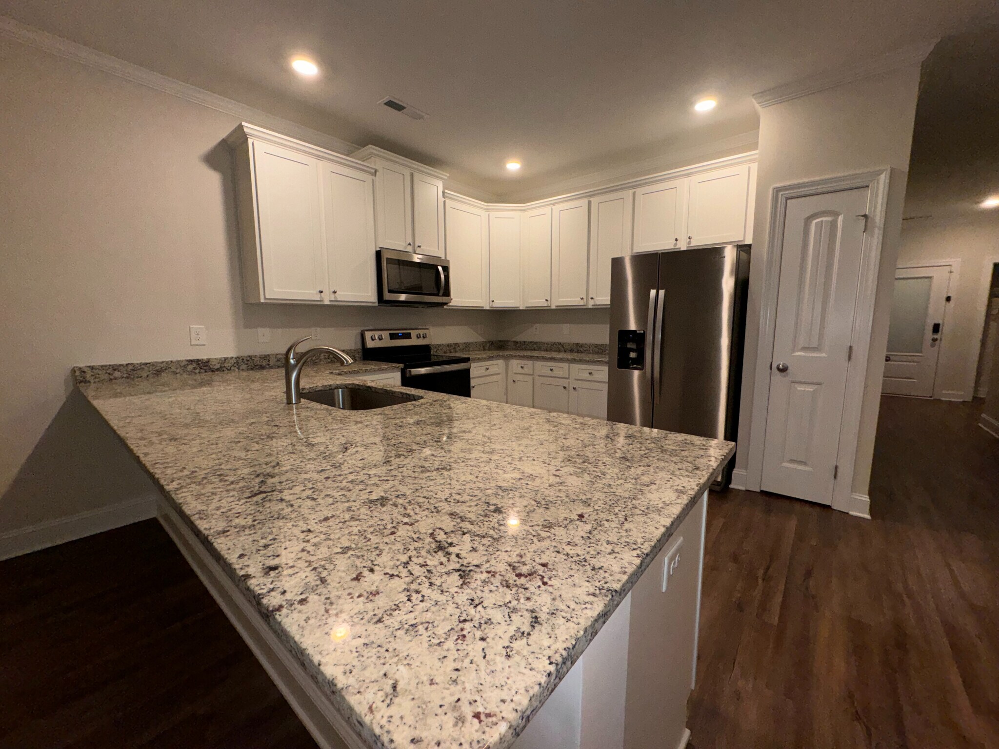 Building Photo - Room in Townhome on Thalweg Dr