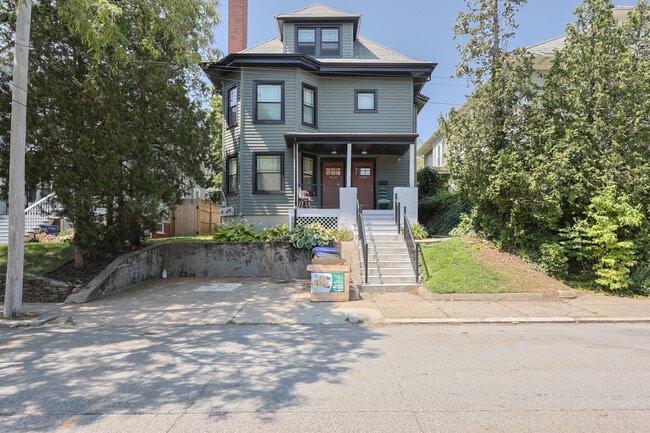 Building Photo - Elmgrove Ave