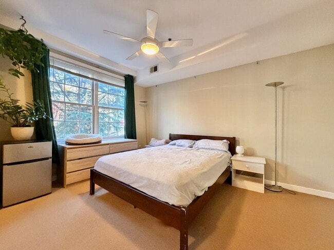 Building Photo - 83 Monroe St