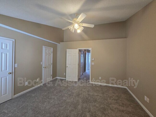 Building Photo - 210 Brittany Way