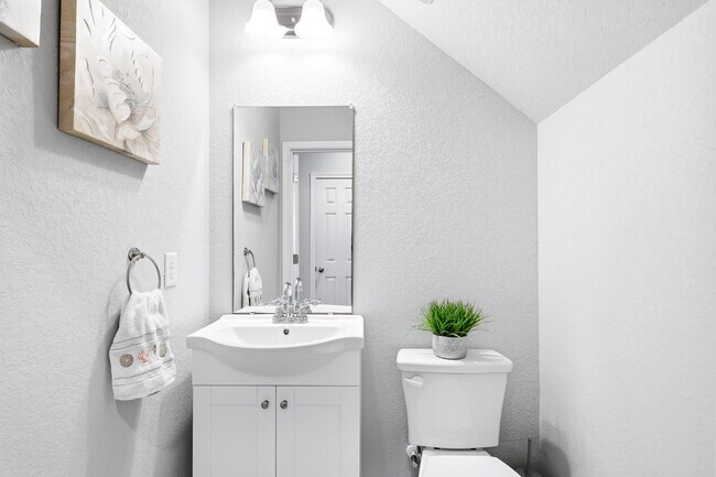 Building Photo - 5602 Chestnut Xing