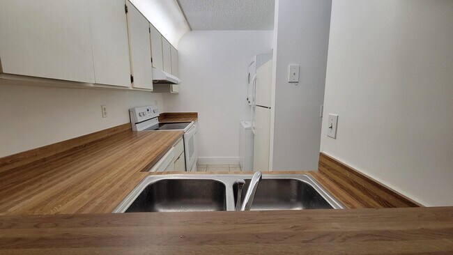 Building Photo - 3712 N University Dr