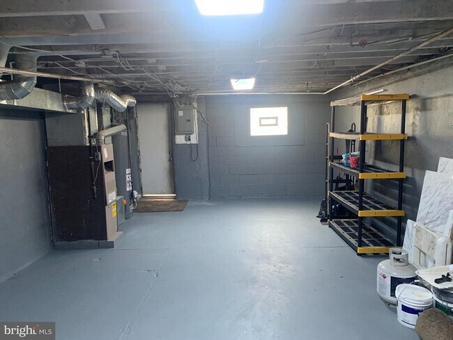 Building Photo - 1367 Edgehill Rd