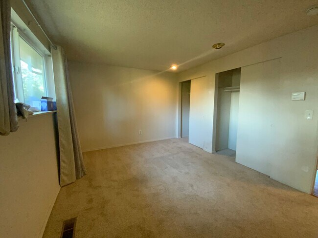 Building Photo - Spacious 4-bedroom Home in Lakewood!