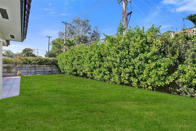 Building Photo - 5721 SW 11th St