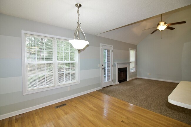 Building Photo - Great 3 bed + bonus house in Aberdeen