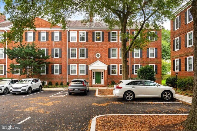 Building Photo - 3050 S Buchanan St