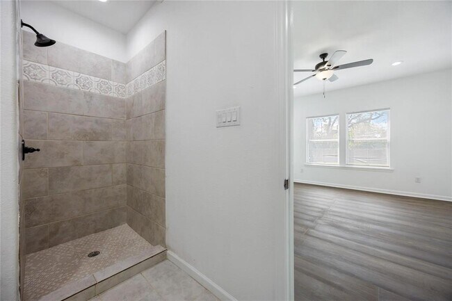 Building Photo - 7950 Miley St