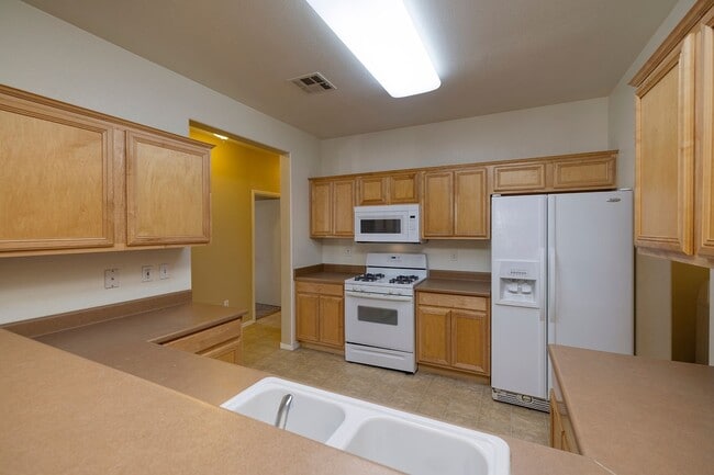 Building Photo - SUMMERLIN 1ST FLOOR - 2 BEDROOM + Den W/ 3...
