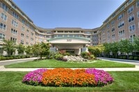 Building Photo - 300 E Overlook