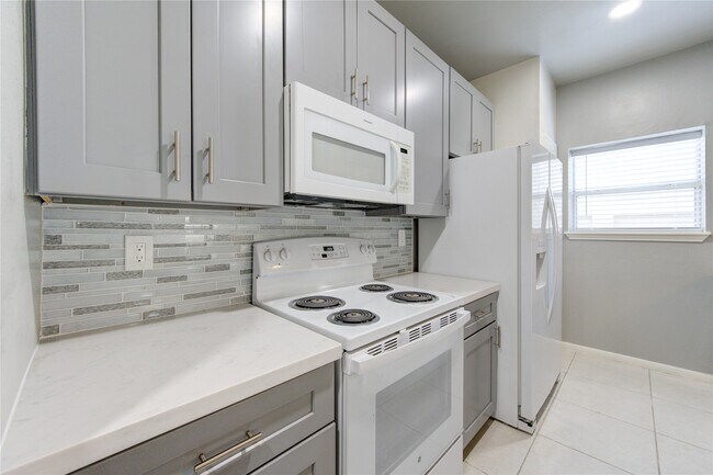 Building Photo - 3050 Holly Hall St