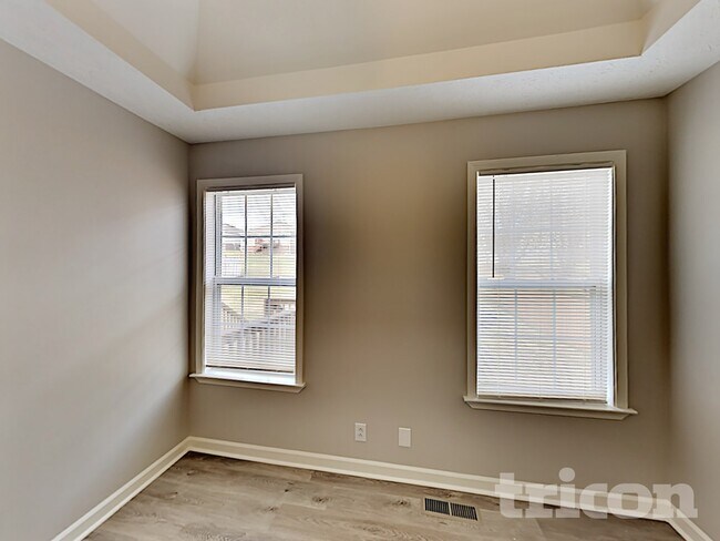 Building Photo - 240 Green Hills Dr