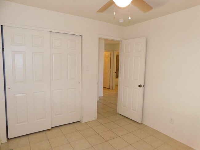 Building Photo - 3 BEDROOM HOME IN OCOTILLO!