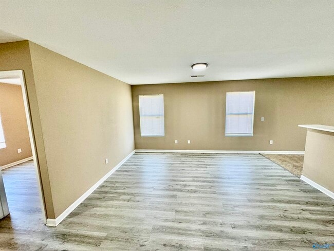 Building Photo - 226 Valleyside Dr NE