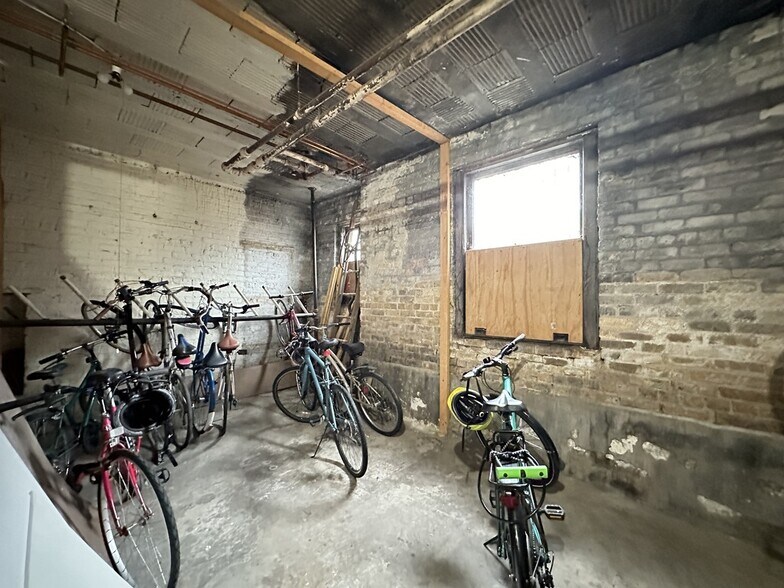 Building Photo - 4531 N Ashland Ave