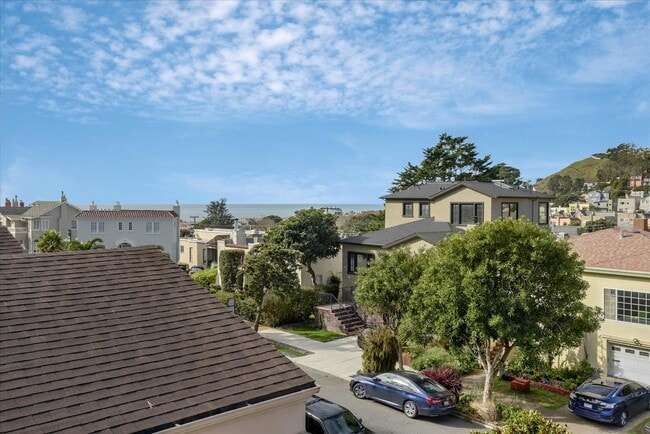 Building Photo - 175 Vasquez Ave