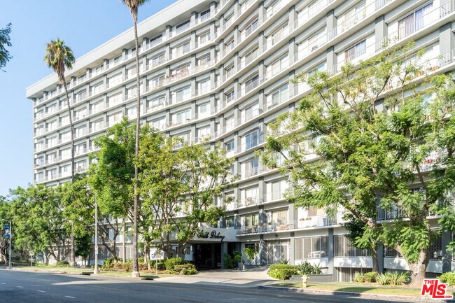 Building Photo - 100 S Doheny Dr